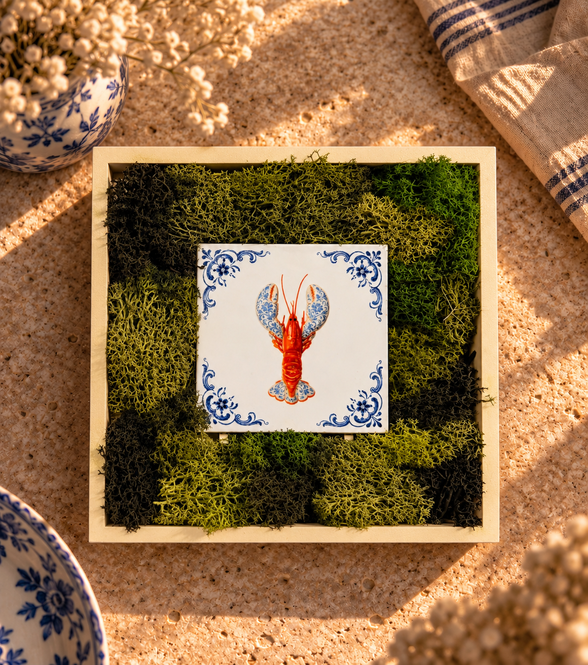 Fliese im beigen Wechselrahmen mit Moos